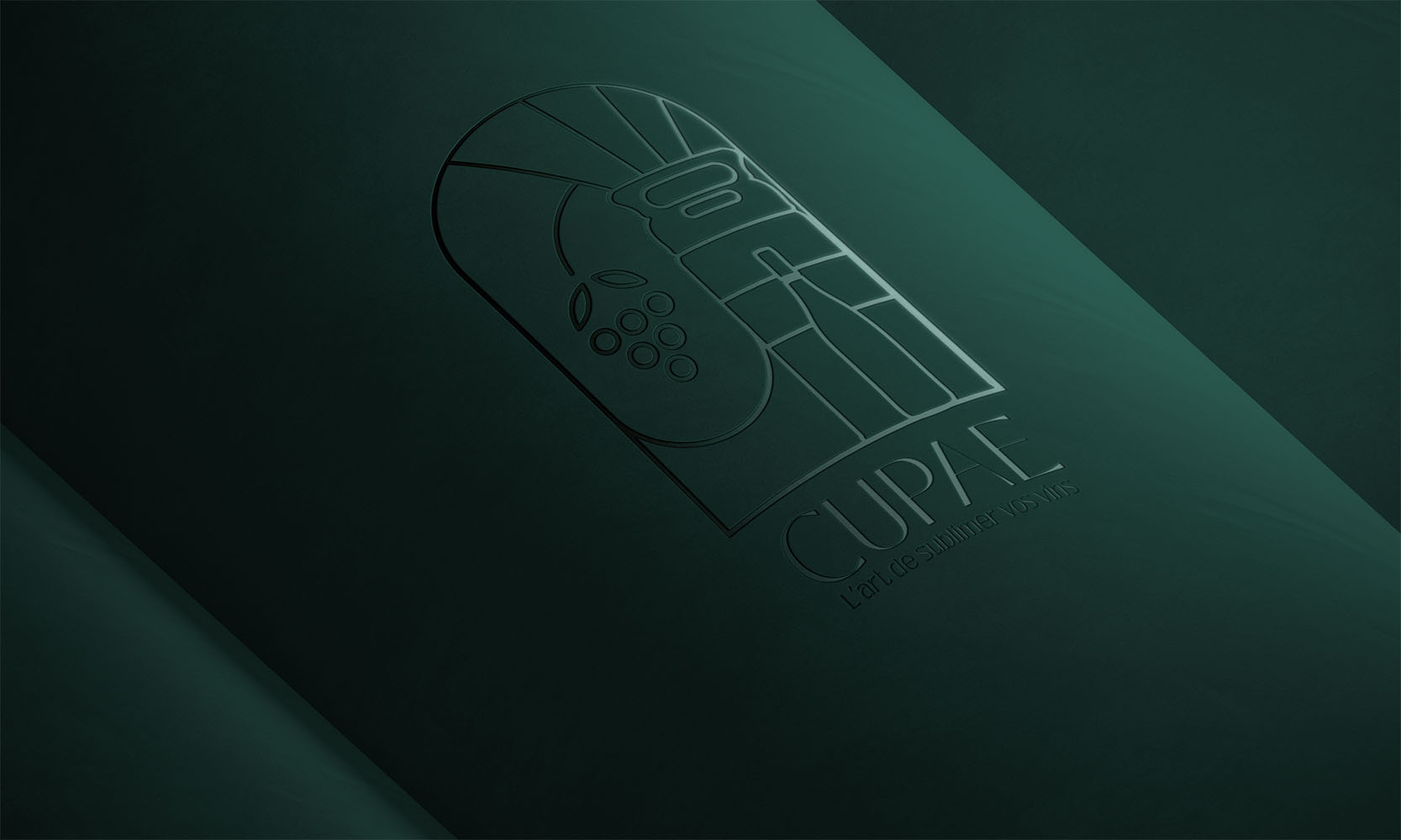 Logo Cupae© gravé sur une bouteille